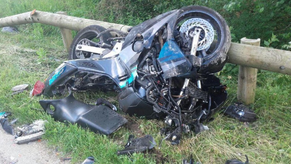 ZIGUINCHOR:UN CONDUCTEUR DE MOTO JAKARTA TROUVE LA MORT SUR LE BOULEVARD DES 54 METRES ZIGUINCHOR:UN CONDUCTEUR DE MOTO JAKARTA TROUVE LA MORT SUR LE BOULEVARD DES 54 METRES