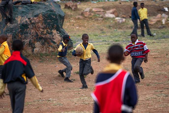 Afrique du Sud: Siya Kolisi, premier capitaine noir des Springboks fait rêver les enfants de Soweto