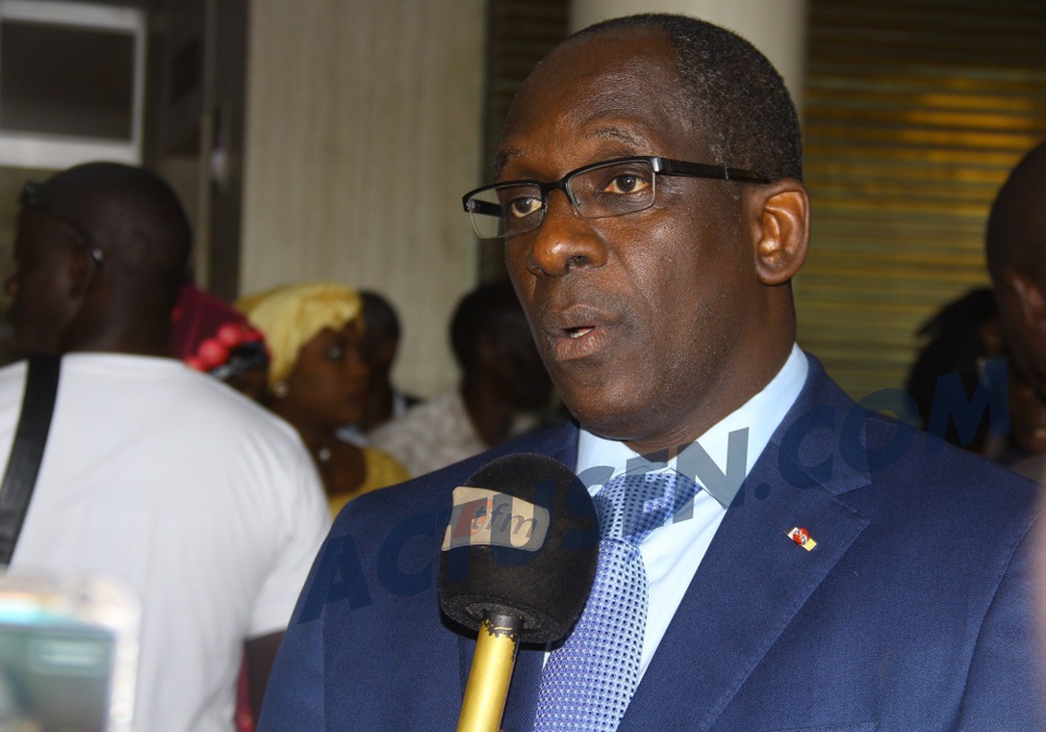 Réunion autour de coronavirus entre le Ministre Abdoulaye Diouf Sarr, le Secrétaire d’Etat Moise Sarr et le comite de gestion des épidémies : la teneur des rapports quotidiens Réunion autour de coronavirus entre le Ministre Abdoulaye Diouf Sarr, le Secrétaire d’Etat Moise Sarr et le comite de gestion des épidémies : la teneur des rapports quotidiens