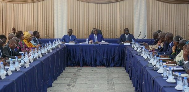 Covid-19 : Vers l'assouplissement du couvre-feu et de l'État d'urgence