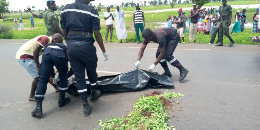 Tragique accident à Carounate : Un «Jakartamen» heurte une chèvre, percute dans sa chute un poteau électrique et trouve la mort