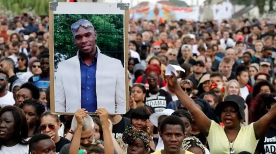 Mort d'Adama Traoré: une nouvelle expertise met en cause les gendarmes Mort d'Adama Traoré: une nouvelle expertise met en cause les gendarmes