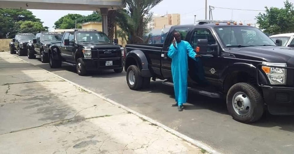 Photos-Tournée de remobilisation : Karim envoie 16 voitures 8×8 au PDS Photos-Tournée de remobilisation : Karim envoie 16 voitures 8×8 au PDS