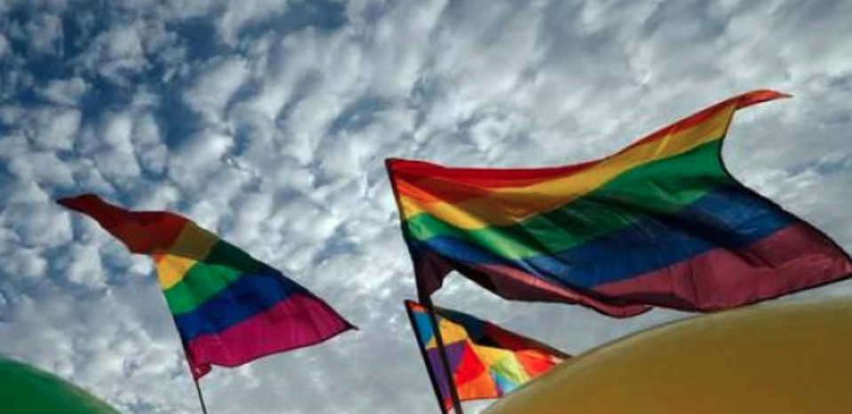 Manifestations contre les L.G.B.T au Sénégal: Les homosexuels de France très en colère contre… Manifestations contre les L.G.B.T au Sénégal: Les homosexuels de France très en colère contre…