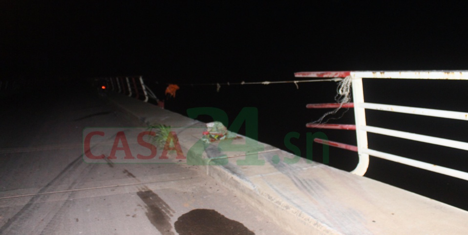Pont Émile Badiane: Un camion plonge dans le fleuve avec 2 personnes à bord. Pont Émile Badiane: Un camion plonge dans le fleuve avec 2 personnes à bord.