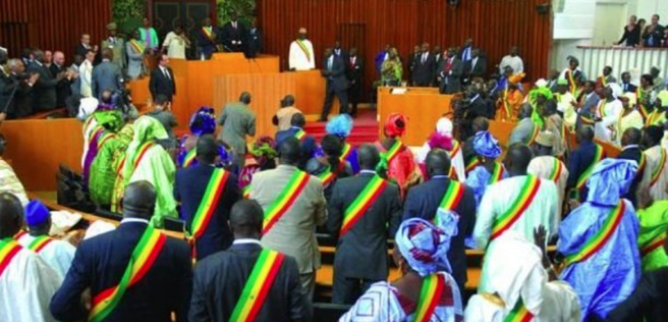 Restauration du poste de Premier ministre : 24 articles de la Constitution seront modifiés