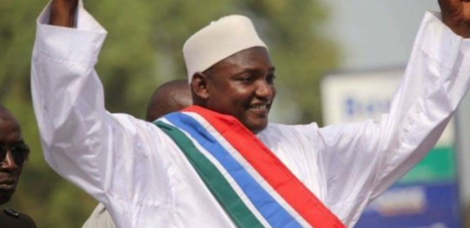 Présidentielle en Gambie : Adama Barrow réélu pour un second mandat Présidentielle en Gambie : Adama Barrow réélu pour un second mandat