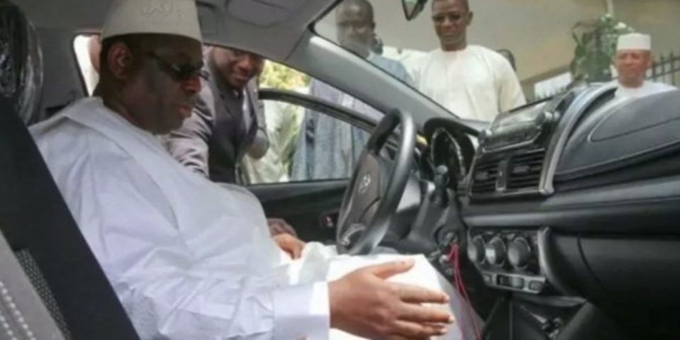 Tong-Tong au sommet de l'État : Les ministres veulent racheter leurs véhicules de fonction, qui coûtent entre 50 et 100 millions, à 5 millions Fcfa Tong-Tong au sommet de l'État : Les ministres veulent racheter leurs véhicules de fonction, qui coûtent entre 50 et 100 millions, à 5 millions Fcfa