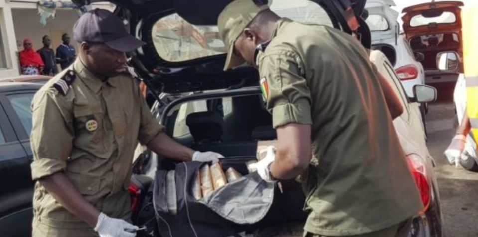 Trafic de drogue : le Doyen des juges et le procureur relancent l'affaire de la saisie d'une tonne de cocaïne Trafic de drogue : le Doyen des juges et le procureur relancent l'affaire de la saisie d'une tonne de cocaïne