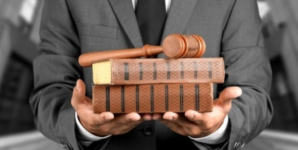 Escroquerie : un contrôleur des Impôts et Domaines arrêté, un célèbre notaire éclaboussé Escroquerie : un contrôleur des Impôts et Domaines arrêté, un célèbre notaire éclaboussé