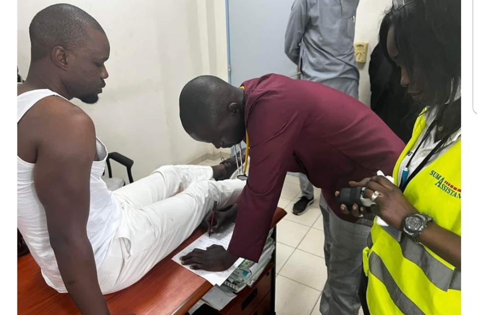 SONKO DEVRAIT ÊTRE ÉVACUÉ DANS UNE CLINIQUE SELON SES PROCHES, LE MÉDECIN ATTENDU SONKO DEVRAIT ÊTRE ÉVACUÉ DANS UNE CLINIQUE SELON SES PROCHES, LE MÉDECIN ATTENDU