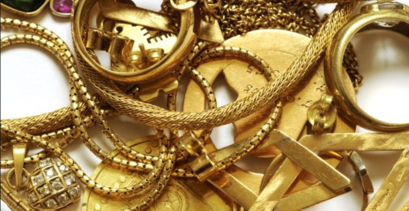 AMOUR FOU : ELLE VOLE DES BIJOUX EN OR DE SA SOEUR POUR SON PETIT AMI