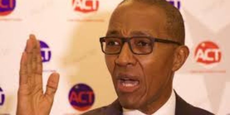 Abdoul Mbaye : « De grâce, respectons notre Constitution et cessons de jouer avec notre pays! »