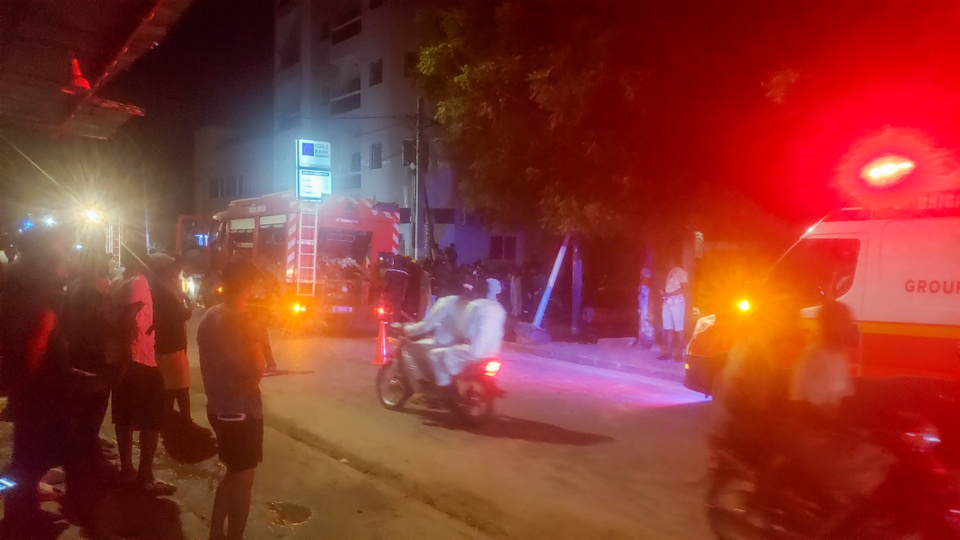 ZIGUINCHOR - INCENDIE À BOUCOTTE : DES EXPLOSIONS EN PLEINE NUIT, LES POMPIERS MAÎTRISENT LE CHAOS ZIGUINCHOR - INCENDIE À BOUCOTTE : DES EXPLOSIONS EN PLEINE NUIT, LES POMPIERS MAÎTRISENT LE CHAOS