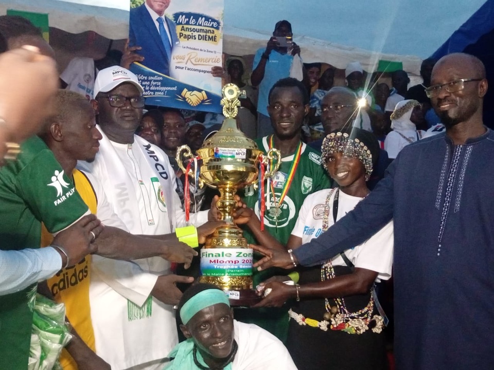 Finale de la Zone 13 dans le Blouf : Le vibrant plaidoyer du maire Papis Ansoumana Diémé pour la paix et l'unité de la jeunesse Finale de la Zone 13 dans le Blouf : Le vibrant plaidoyer du maire Papis Ansoumana Diémé pour la paix et l'unité de la jeunesse