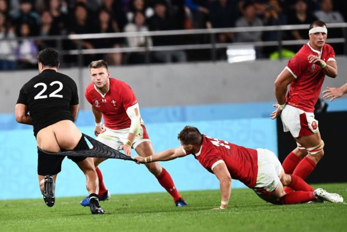 Coupe du monde de rugby: Un All Black termine les fesses à l’air