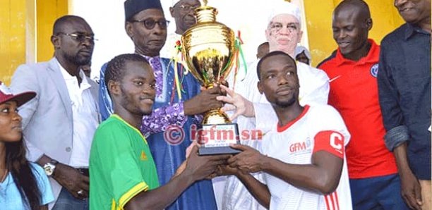 Seydou Guèye, le ministre conseiller en charge de la Communication de la présidence, avait expliqué à Seneweb, ce lundi, que l'avion présidentiel est tombé en panne. L'appareil, qui est «vieux», selon lui, est actuellement en révision. Avec un tel di