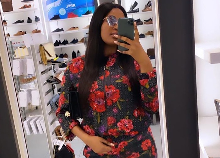 Les nouvelles clichés de Betty “khalé paré” Toute heureuse