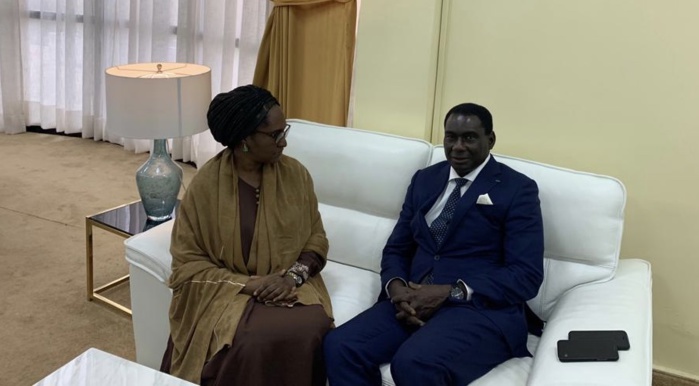 Conférence sur la dette et le développement durable : Accueil du Ministre des Finances, du Budget et de la Planification nationale du Nigeria, Mme Zainab Shamsuna Ahmed par le Ministre Cheikh Kante.