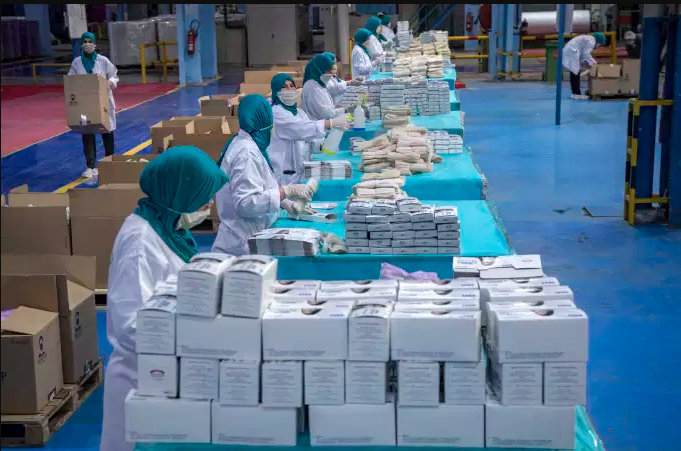 Après des débuts difficiles, le Maroc se lance dans l’exportation de ses masques anticoronavirus