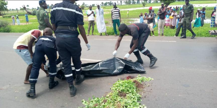 Tragique accident à Carounate : Un «Jakartamen» heurte une chèvre, percute dans sa chute un poteau électrique et trouve la mort