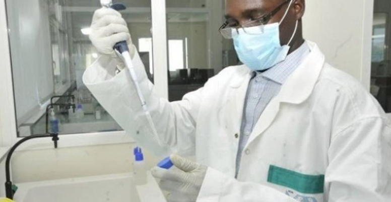 Covid-19 : Qui est El Hadj Seydou Mbaye, le virologue qui a prédit 200 000 morts au Sénégal ?