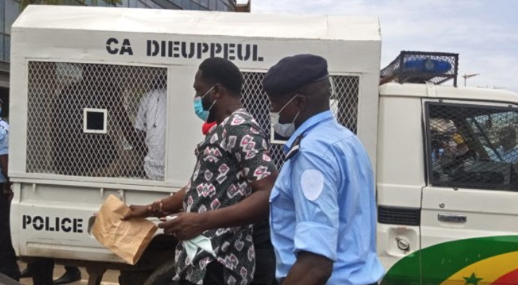 ALIOU SANÉ, KILIFEU ET CINQ MEMBRES DE "Y-EN-A-MARRE" ARRÊTÉS