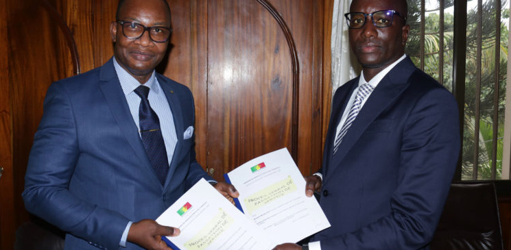 Dakar Dem Dikk: Maître Moussa Diop a passé le témoin à son successeur