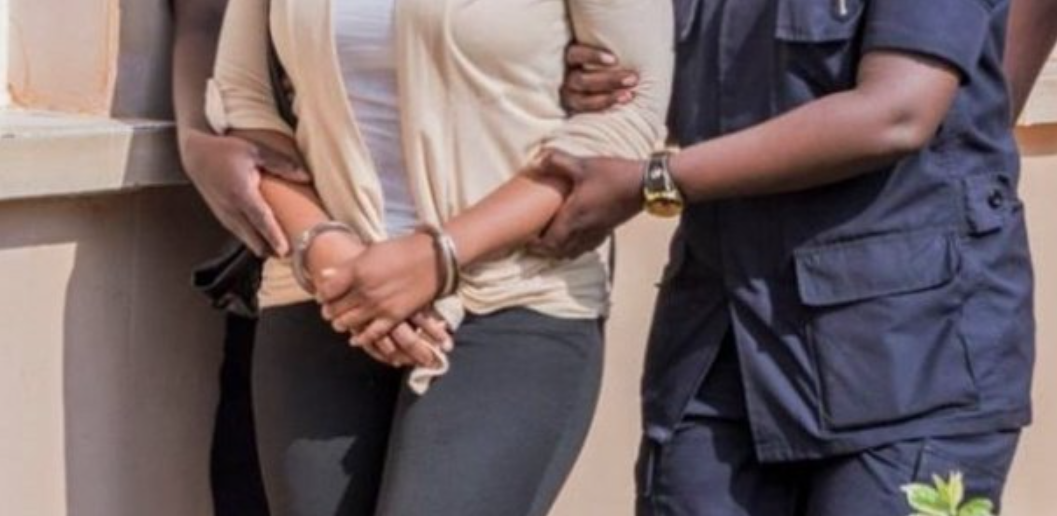 Scat Urbam : Une femme poignarde ses jumeaux