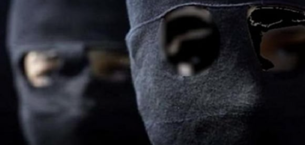 Braquage à Rufisque : les gangsters étaient armés de fusils d’assaut, pistolets automatiques, machettes…