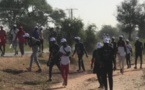 Des étudiants de l’Université Alioune Diop entament une marche vers Dakar
