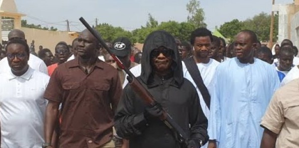 Gamou-2019 à Darou Mouhty : Fusil à la main le général de Bamba fait le tour de la mosquée