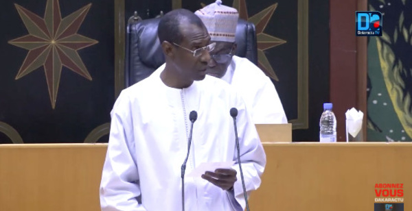 Assemblée Nationale / LFR 2 : Le ministre des finances décline les grandes orientations de réajustements budgétaires de L'État tout en restant dans le déficite de 3%.