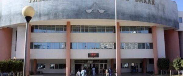 QUATRE GENDARMES POURSUIVIS POUR VOL PAR UN NIGÉRIAN