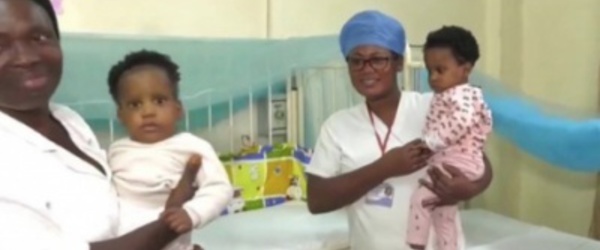  Cameroun : Deux ex-siamoises de retour à Yaoundé après une opération réussie