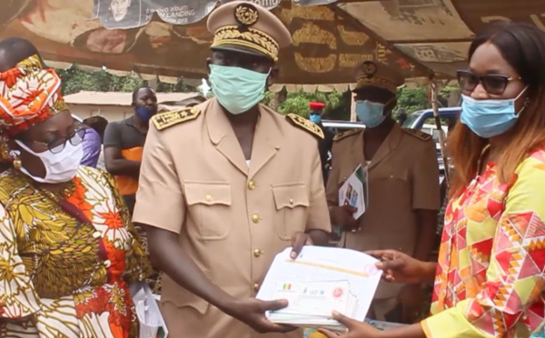 ​Covid-19 à Bignona : Zahra Yane Thiam Ministre de la Microfinance soulage la mutuelle KARAMBENOOR  d'Albadar d'un financement de 20. 000 000FCFA.