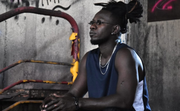  Après les hits Naayo et Diawya, THIOUM'C sort un tout nouveau single intitulé "Positive Way".