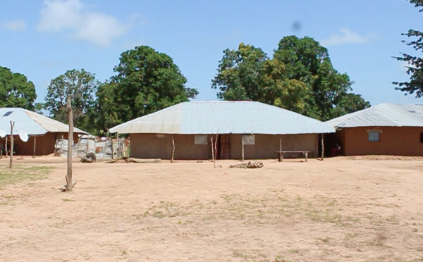 DIALANKINE : VILLAGE DES OUBLIÉS. ICI, TOMBER ENCEINTE EST QUASI-SUICIDAIRE POUR LES FRMMES...