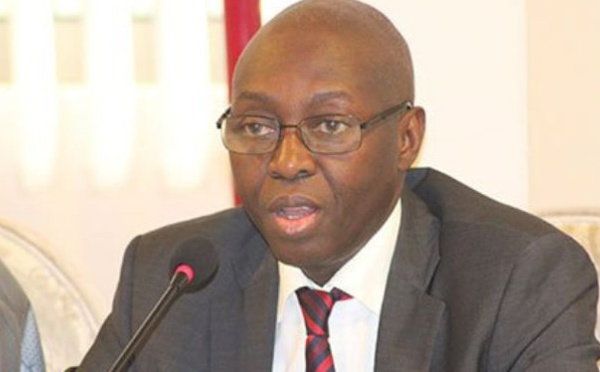 « L’industrie confiée à un ministre «junior» dont la seule capacité était de rassembler des femmes dans des stades », selon Mamadou Lamine Diallo