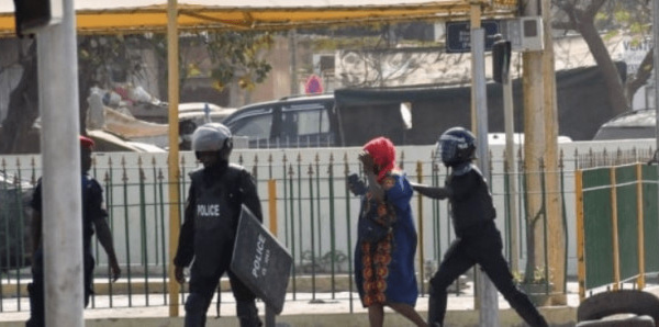 La journaliste de Seneweb, Absa Hane, porte plainte contre la police nationale