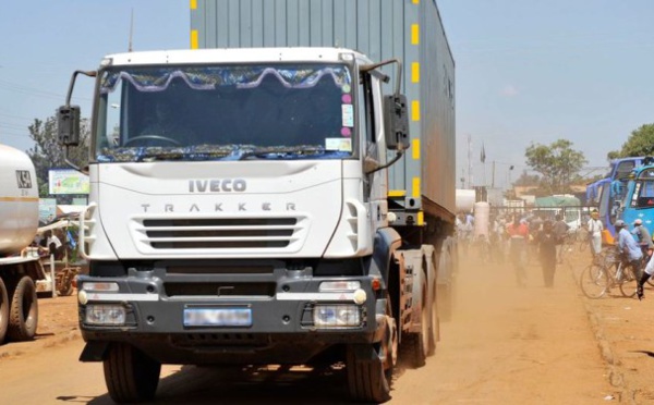 Frontière sénégalo-gambienne : Les transporteurs menacent de boycotter la transgambienne