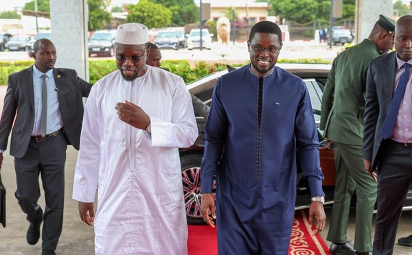 Départ du Président pour Abidjan : Diomaye et Sonko côte à côte, la thèse du conflit politique s’effrite