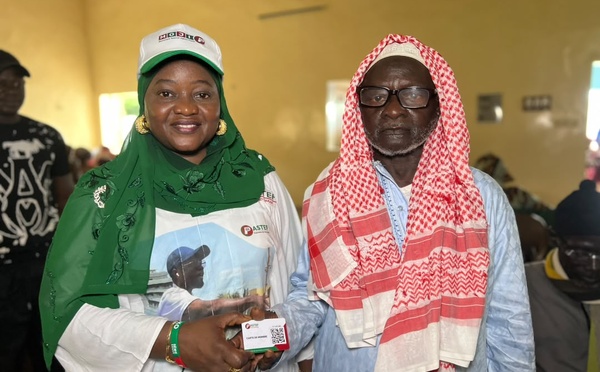 Lancement de la vente des cartes du PASTEF à Djinaky : Awa Sonko recadre le pouvoir et affiche sa sérénité face aux démissions